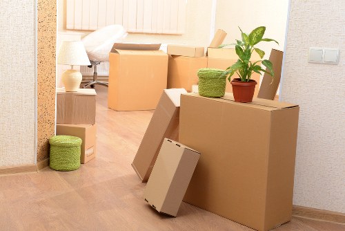 Careful packing and furniture handling for a house move in Elmpark