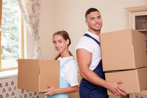 Packing and loading support for a small move in Elmpark